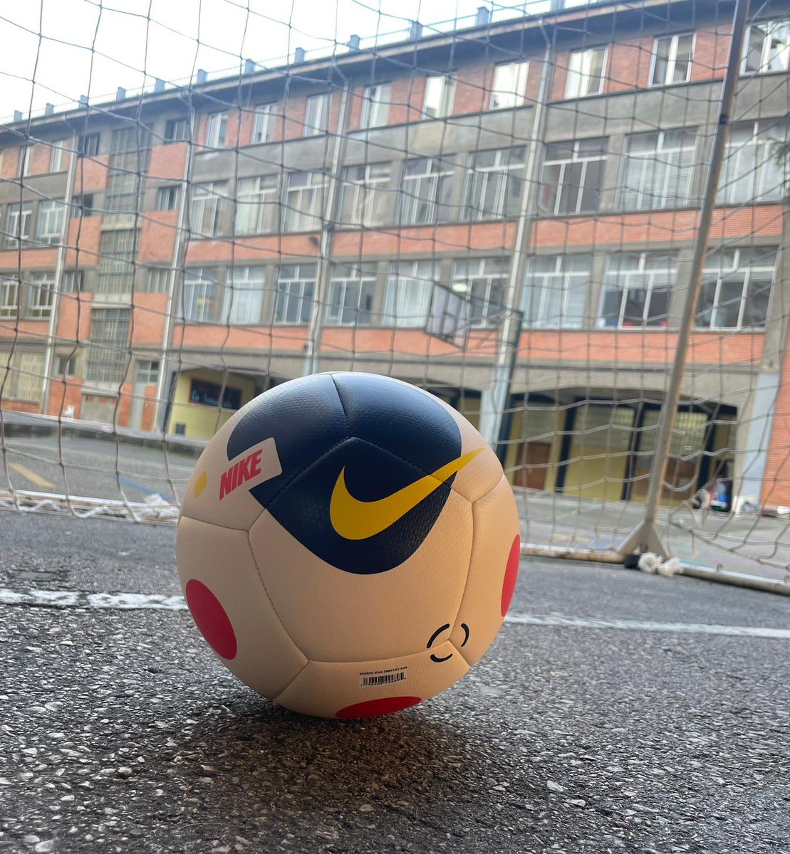 Claretianas Oviedo (@claretianasovi) on Twitter photo Pa publicar en redes:
En 2024 vuelve a los recreos LaLiga Kings-Queens League. Gracias a los donativos de la ruta organizada por el Departamento de Educación Física en colaboración con el AMPA de Claretianas Oviedo #SoydeClaretianas <a href="/QuesepegueOvi/">QuesepegueOviedo</a> Pa publicar en redes:
En 2024 vuelve a los recreos LaLiga Kings-Queens League. Gracias a los donativos de la ruta organizada por el Departamento de Educación Física en colaboración con el AMPA de Claretianas Oviedo #SoydeClaretianas <a href="/QuesepegueOvi/">QuesepegueOviedo</a>