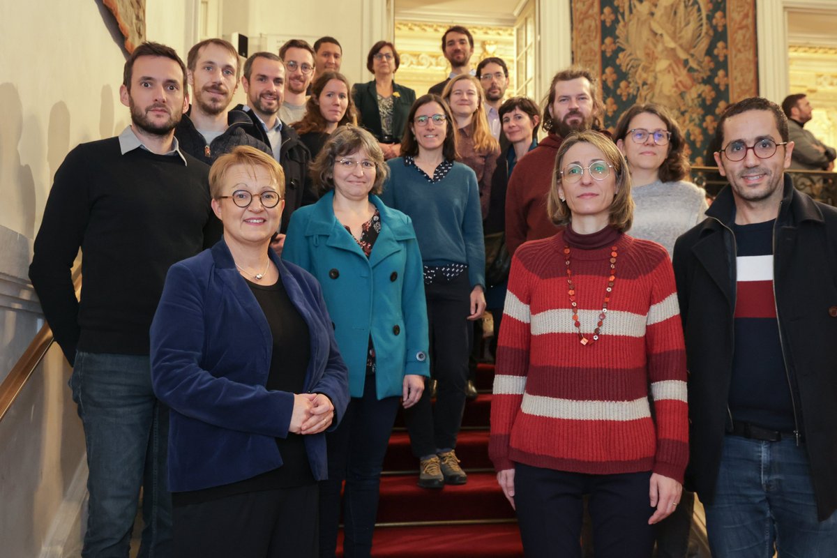 nathalieappere's tweet photo. Richesse des établissements d'enseignement supérieur, dynamisme de l'innovation et de la recherche des laboratoires… En 2023, plus que jamais, Rennes est une ville d'excellence universitaire. Bienvenue aux chercheuses et chercheurs récemment installés sur notre territoire ! ⤵️ https://t.co/m1xCyzl0KI