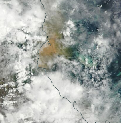 renee_gruber's tweet image. A week after heavy rainfall from #TCJasper began in NQ and we are now getting some satellite imagery of the flood plumes #NASAWorldview (go.nasa.gov/3tmHmKx). This is the Daintree River plume, which you can see extending around Low Isles and likely well into the mid-shelf.