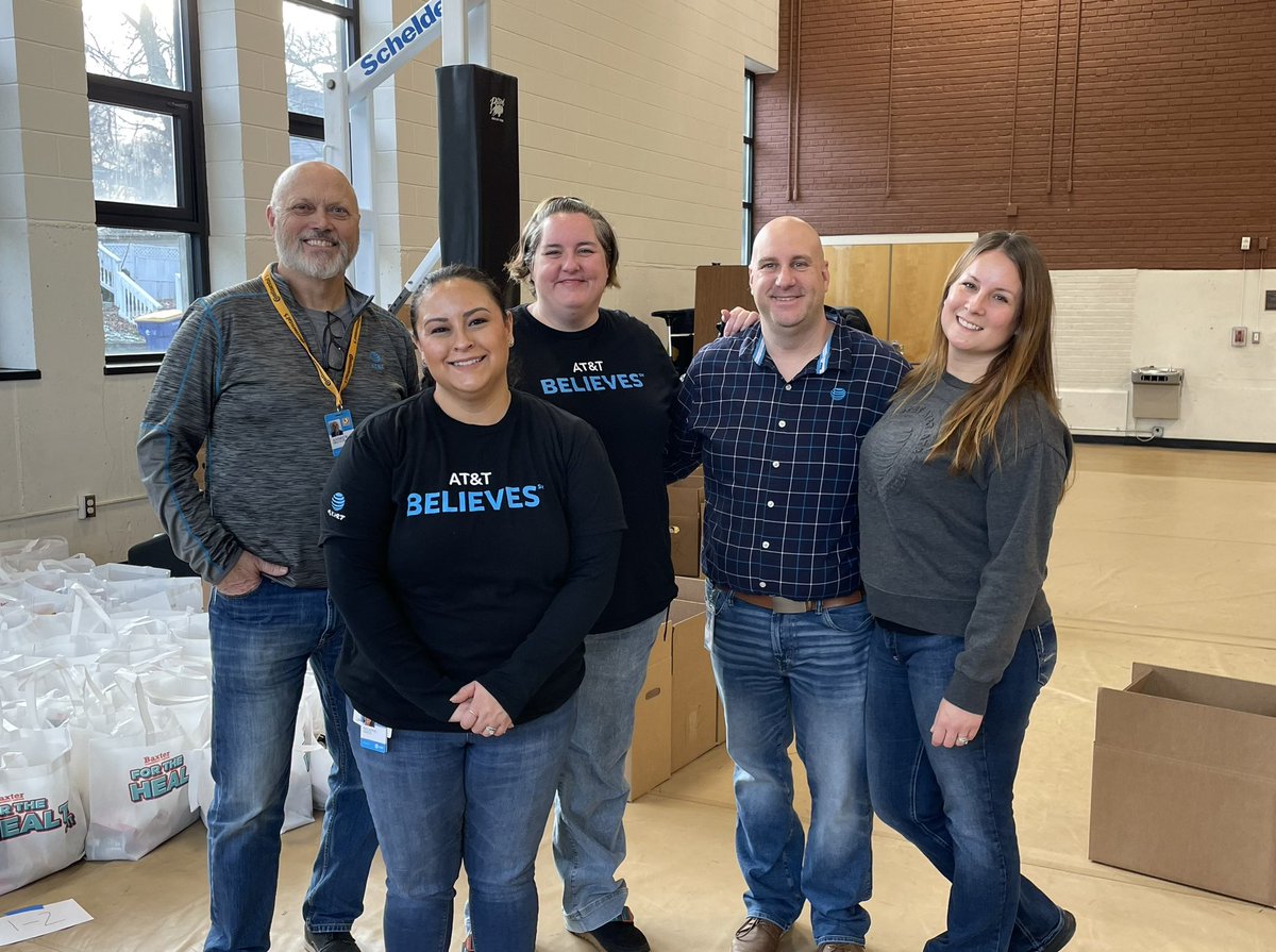 Great time volunteering at Baxter Community Center with these great folks! #ATTBelieves #LifeatATT <a href="/jessicajanel/">Jessica Clark</a> <a href="/rseylerglm/">Rebecca Seyler</a> <a href="/ameloche/">Andy Meloche</a>