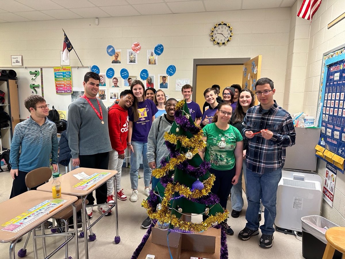 We are so glad that our team was able to spend time with the ECS room. It was so much fun talking and meeting everyone there and take our new robot for a spin!