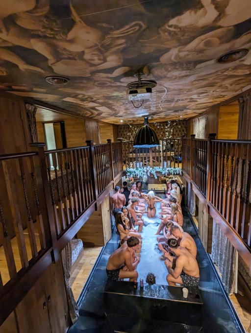 This is how onlyfans creators throw a party https://t.co/cSmOuOfaLX