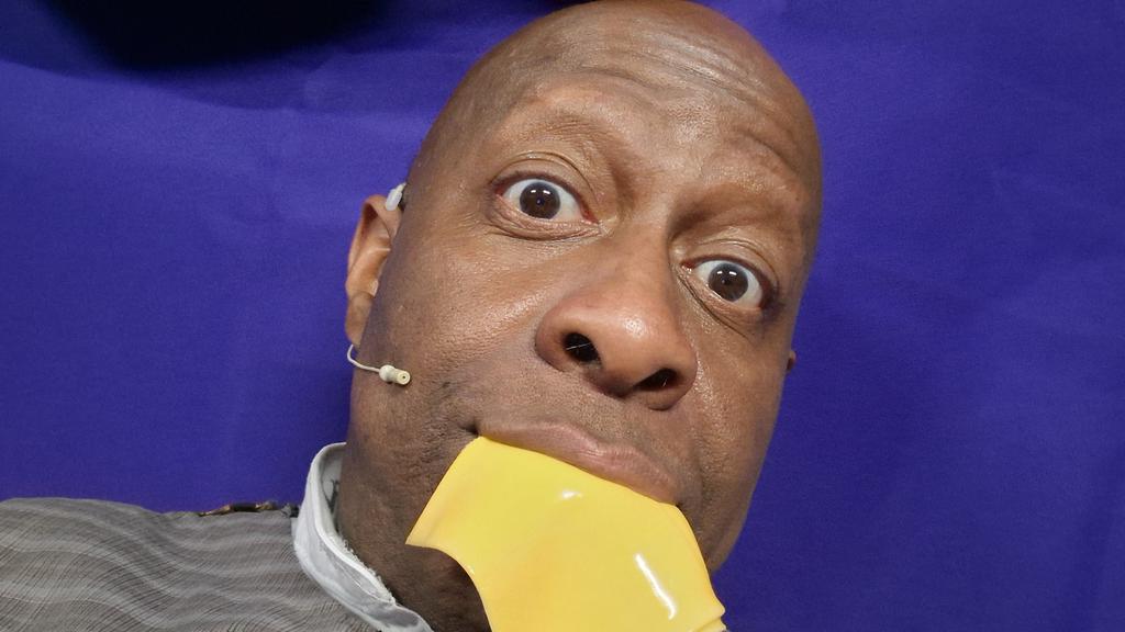 DaveBensonPhill's tweet image. One of my backstage guilty pleasures... cheese slices. 

What&apos;s your gulity pleasure?