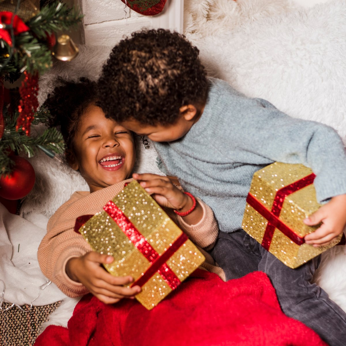 Looking for a gift idea that can help your child invest in their future, not just the latest toy trend? Our latest blog post has different ways you can make a financial gift towards your kids. meetfabric.com/blog/ugmas-529…