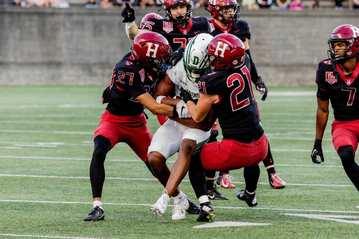 #AGTG After a great visit on campus and many conversations with @TheCoachHo I'm extremely blessed to receive a D1 offer to continue my academic and athletic career at Harvard University!! @HarvardFootball @BengalLifestyle