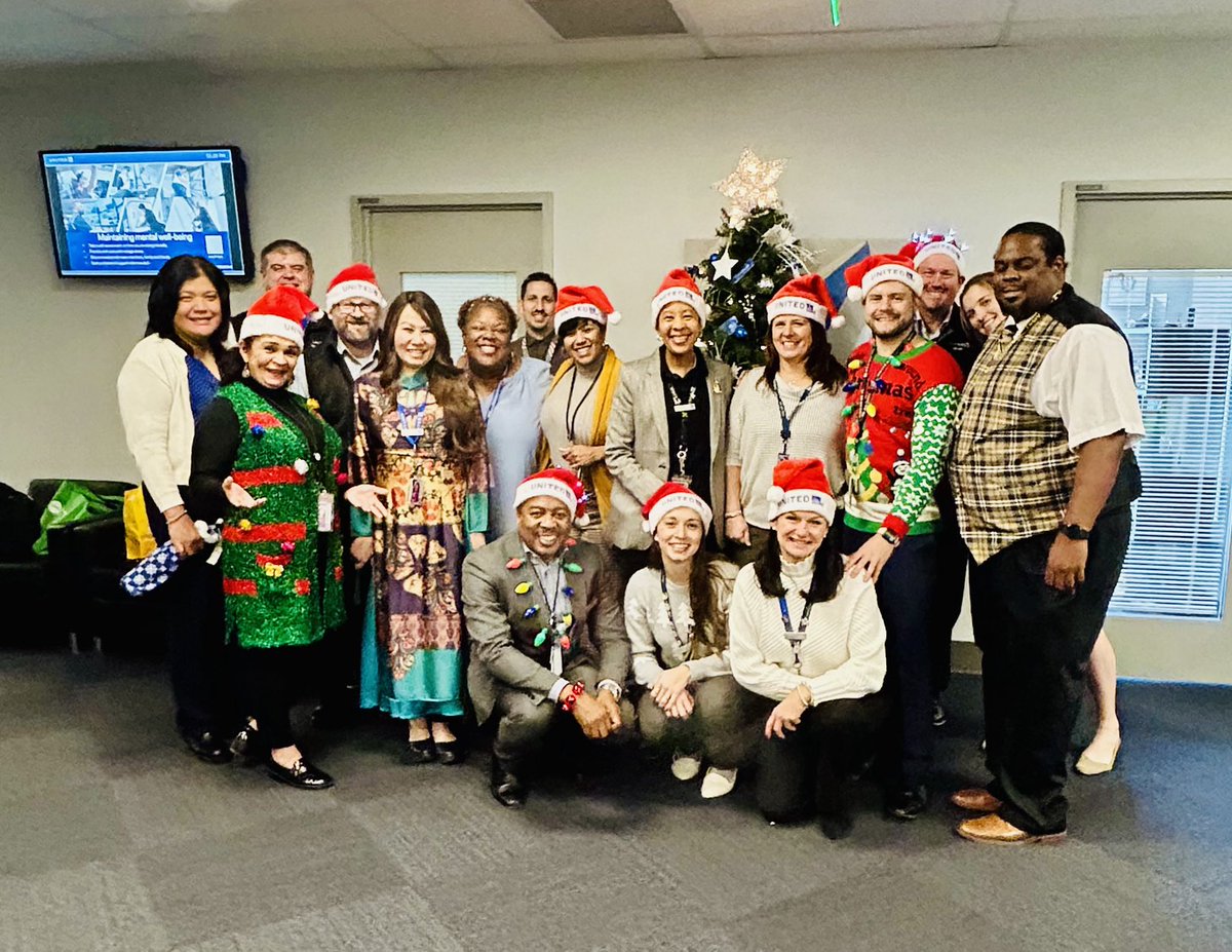 ⁦⁦@weareunited⁩ @DENAirport⁩ Our amazing DENCS team is in true holiday spirit ❤️✈️💚ready to do what we do the best❤️Connecting People🌎Uniting the World ⁦❤️Happy Holidays Everyone💚⁦@united⁩ ⁦@vjpassa⁩ ⁦⁦@mcgrath_jonna⁩ ⁦@Grzeg77⁩ ⁦⁦