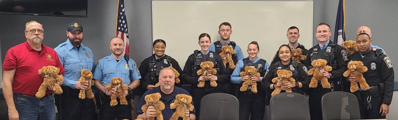 PWCPolice's tweet image. Thank you, #KnightsOfColumbus, for your generous donation of #TeddyBears for children. Incredibly, this makes your 26th year of giving!  These are greatly appreciated when officers are handling situations involving families that may need a little extra!  #AmazingCommunity
