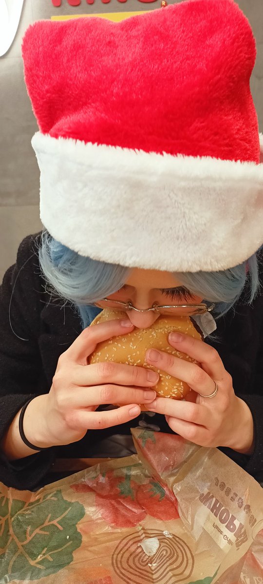 bingbongdumbass's tweet photo. Burger time !!! https://t.co/95VLk4C9Z4