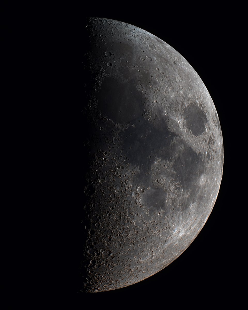 hyman_roger's tweet image. First attempt to use the new  SharpCap Live Planetary Stacking tool in this weeks update (18th December). Only a few adjustments n Photoshop. This is a stacked image of 400 frames. Shows a lot of promise from this early release. #sharpcap #astrophotography