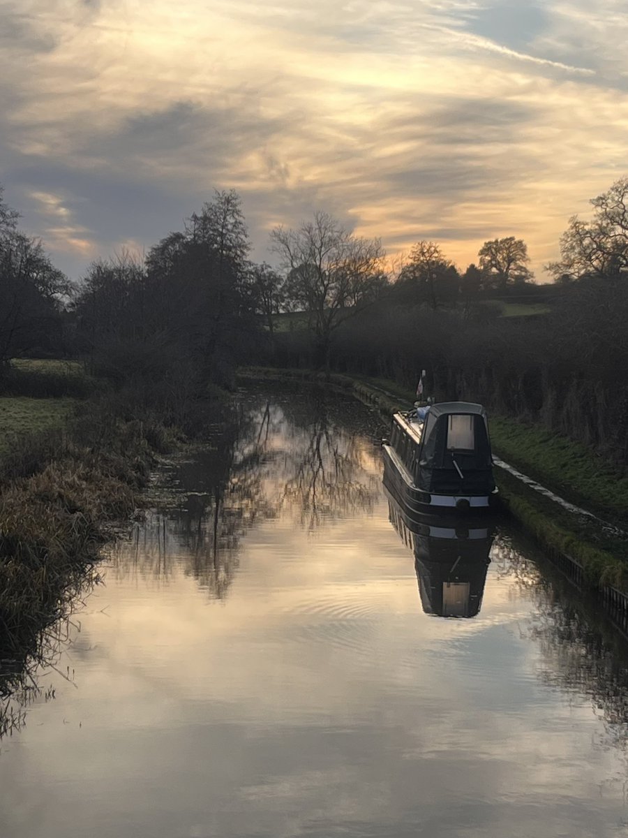 Lovely walk along the canal today. Even in the middle of winter it’s beautiful