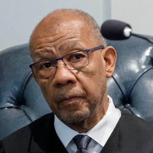 DrewTripp's tweet image. Murdaugh Murder Case Update:  The South Carolina Supreme Court has assigned retired former Chief Justice Jean Toal to preside over the Murdaugh retrial hearing &amp;amp; all future court matters in that case. (w/ @AnneTEmerson)
📰 abcnews4.com/news/local/mur… 📰