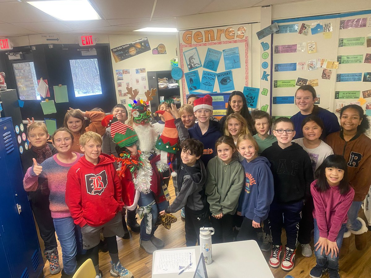 Accessorize the Principal was a big success. 👏 Mrs. Rudolph Bailey Claus brought smiles through the classrooms. Thank you to all the students who participated.