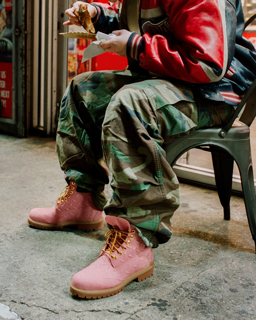 Hypebae on X We spy with our little eye a pretty pink Timberland x Supreme boot. The 6 Premium Waterproof Boot is crafted from water repellent premium nubuck and boasts an embossed
