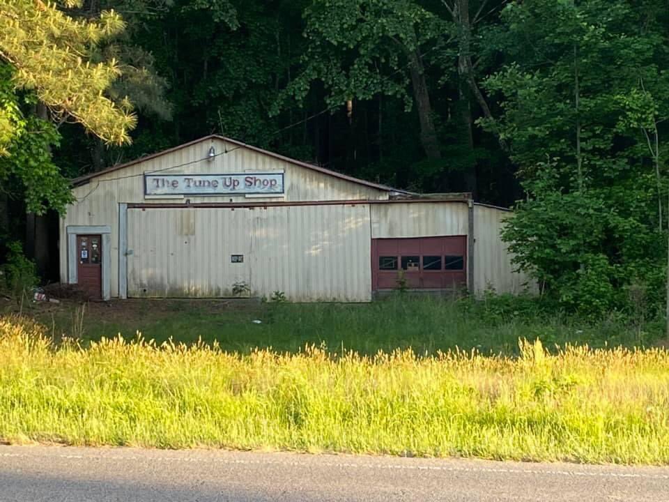 The original race shop. 🛠️🏁

Located on Broadway Road at Avent Ferry Road 42. 

Sanford, NC 

#JD70 #Legacy70 #NASCAR75