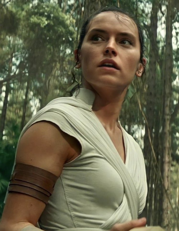 manditheempress's tweet image. Daisy Ridley plays Rey Skywalker. She loved her performance in it as I did. She was proud of herself in the movie and Im proud of her. Always. 💙 #daisyridley #starwars #tros
