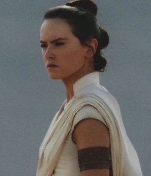 manditheempress's tweet image. Daisy Ridley plays Rey Skywalker. She loved her performance in it as I did. She was proud of herself in the movie and Im proud of her. Always. 💙 #daisyridley #starwars #tros