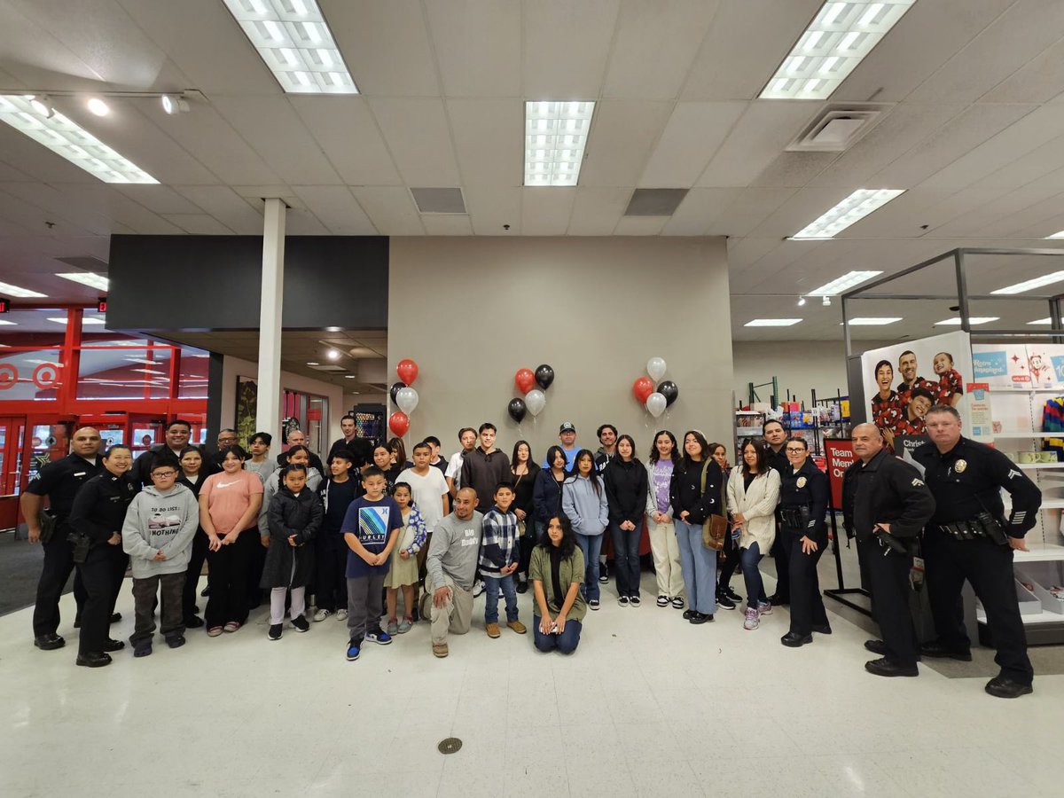 Thank you TARGET for partnering up with LAPD for our “Hero’s and Helpers” event.  We were able to help out 36 families with a little extra Christmas shopping. LAPD Van Nuys Division LAPD Headquarters LAPD Cadets #Target #Raymer #kidsshopping