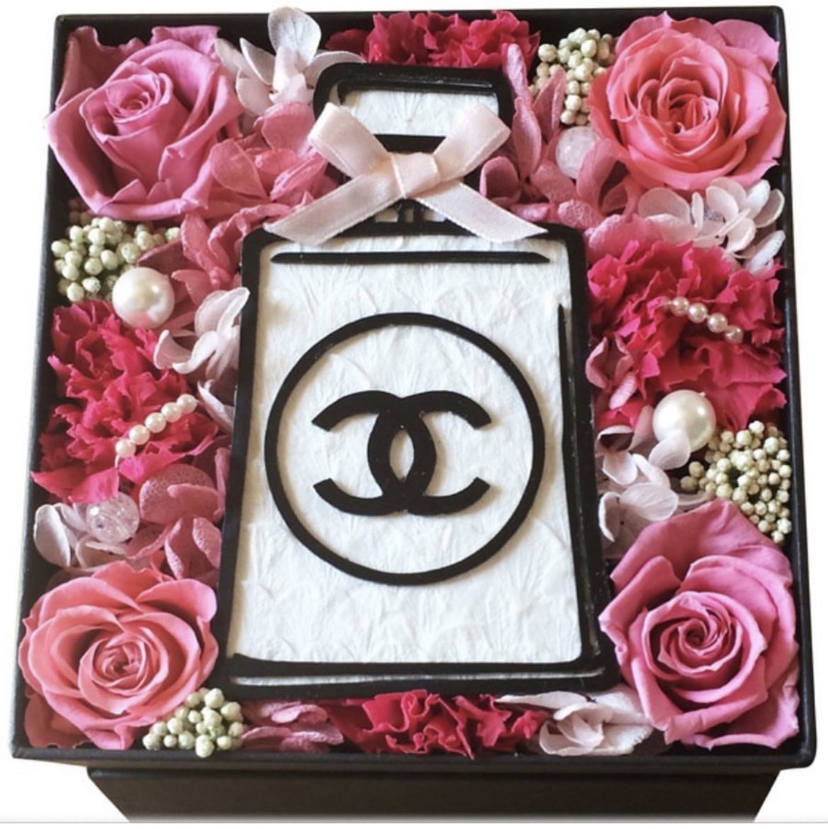 A retirement gift from the @chanel boutique in Tokyo!
Logos can be created into blooming art gifts!

#chanel #cocochanel #retirementgift #companylogo #bloomingart #birthday #birthdaygift #gift #flowers #flowerart #blooming #bloomingart #japan