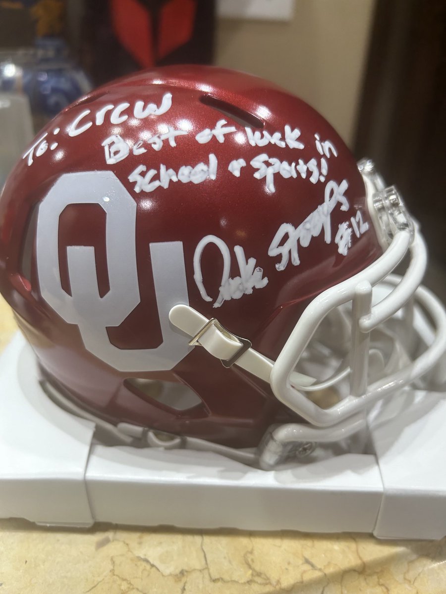 What a “Class Act”! All I asked Drake Stoops was to write an autograph to little boy on piece of paper for me. This is what I found in my mailbox on my front porch. ⁦@OU_Football⁩ ⁦@OU_Athletics⁩