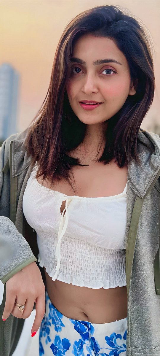 GBw9CBLbAAAyTAa?format=jpg&name=medium