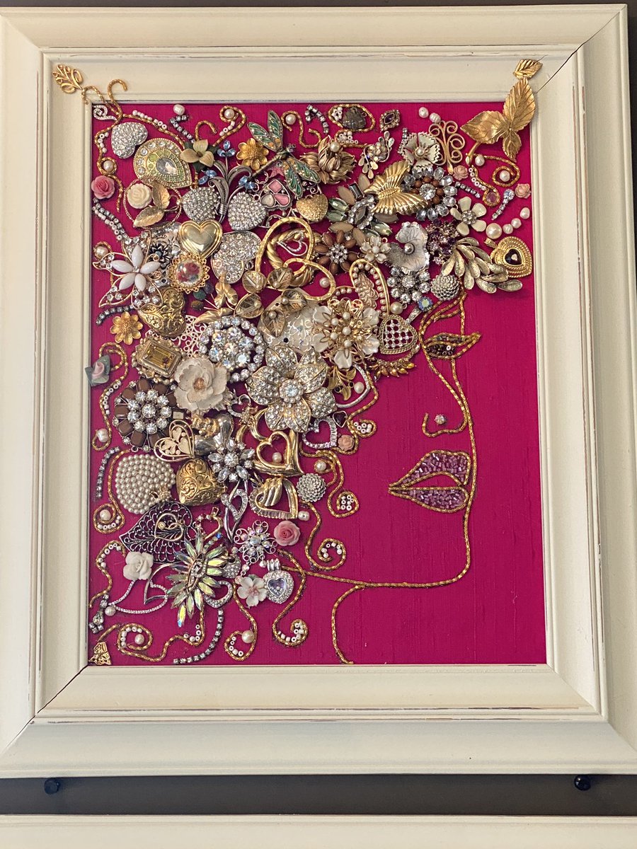 MicroEnterprise Coordinator Sheela says this represents a woman’s brain. It’s busy, complex and beautiful. This is one of four pieces being auctioned by Storeys. Auction closes tomorrow at 6:00 pm Proceeds will support the collective #ldnont @cmhatv
