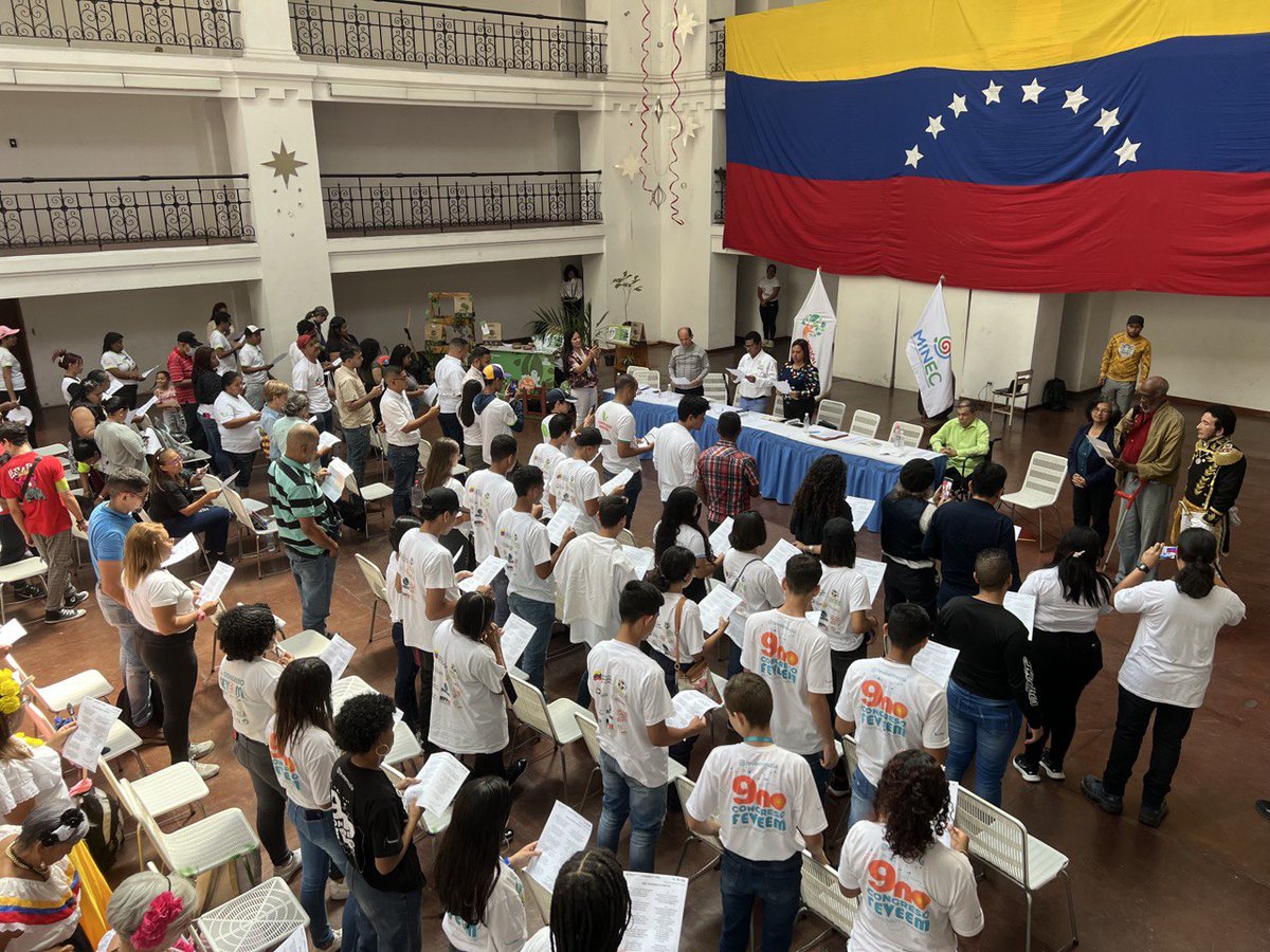 A 198 años del célebre Decreto de Chuquisaca, en el que el Libertador Simón Bolívar plasmó su visión conservacionista, disfrutamos de una actividad muy hermosa impulsada por Misión Árbol. Con mucha mística, se logró elevar una vez más la importancia del Ecosocialismo.