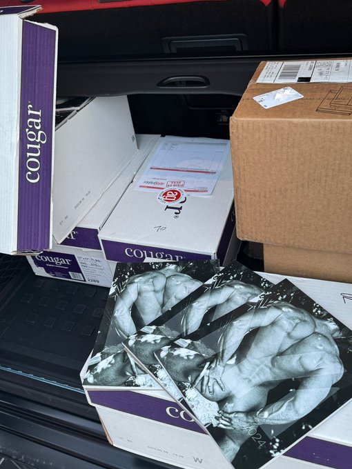 Calendars secured &mdash; sale going live tomorrow 💪🖤 https://t.co/uPw4Zd1a4o