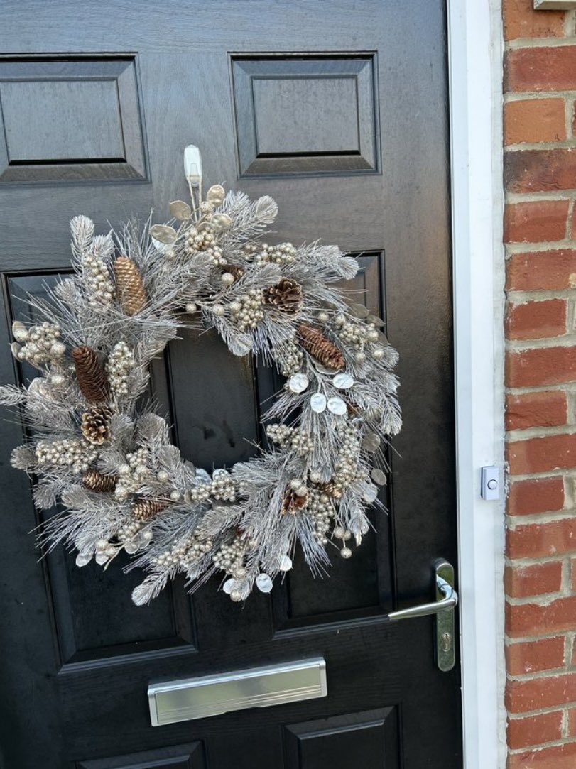 I wanted to respond to Lazare's
Cosmonaut letter (qted) because I found it to be quite personally offensive. Many of you are much more knowledgeable about this and better versed than I am, and I invite corrections/disagreements/ expansions, as always. 1/