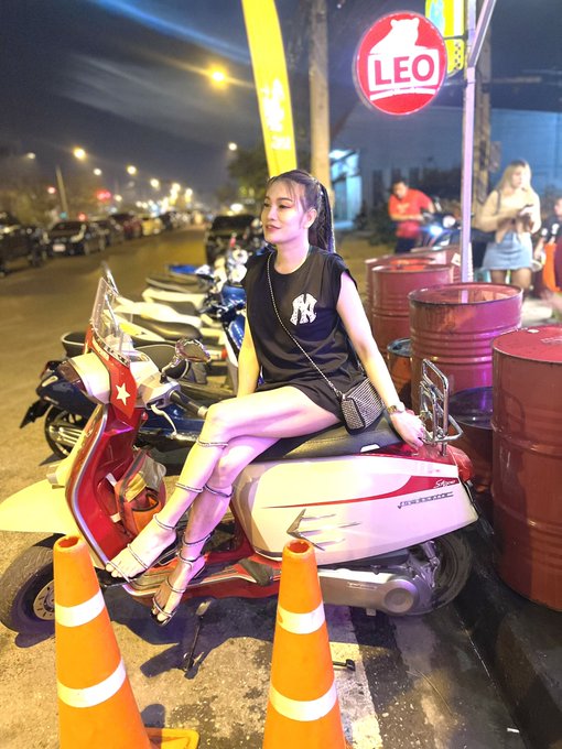 มาหาพี่คะ   ตอนนี้กำลังหิวไฮโซรีม