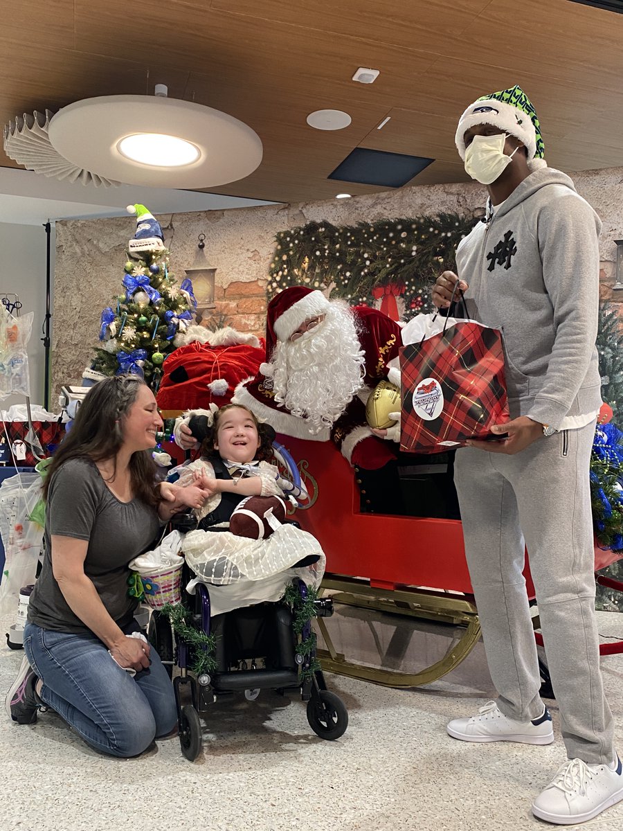 Earlier today Seattle Seahawks quarterback @GenoSmith3 came to spread holiday cheer while delivering toys and sharing some special moments with our patients and families. We are thankful for your generosity and time you spent with us! #GoHawks! 🧡