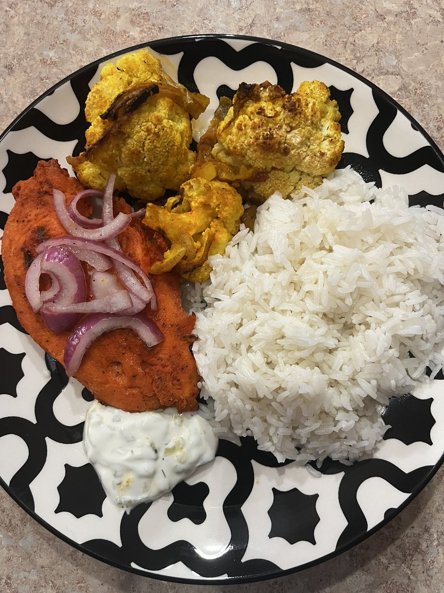 #tandoorichicken #chicken #rice #cauliflower #yummy #yumyum #sogood #soyummy #goodfood #food #foodie #homecook #homecooking #homecooked #mom #momlife #homemade #homemadefood #foodporn #dinner