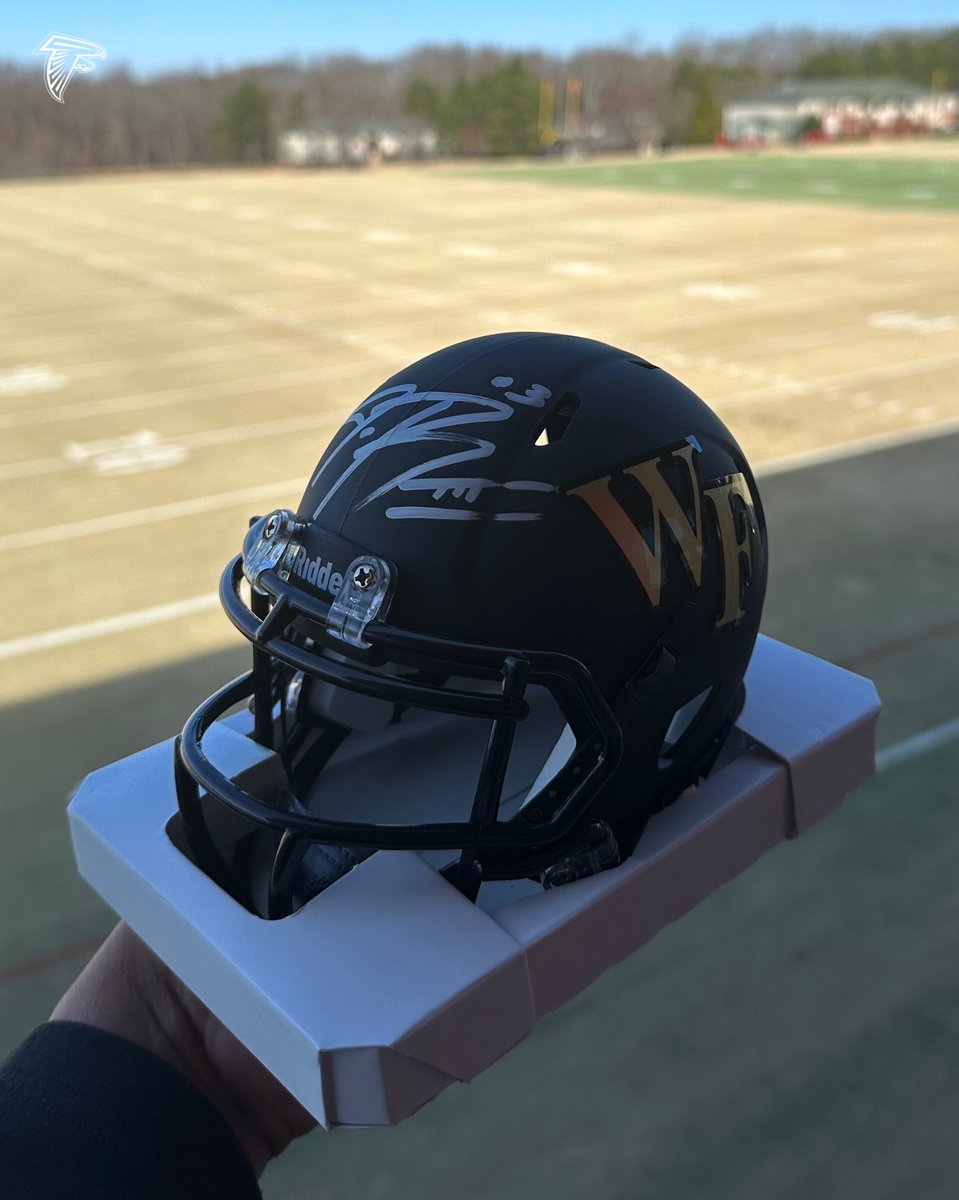 #ProBowlVote this man!!

RT for a chance to win this signed <a href="/jlbiii3/">Jessie Bates III</a> mini helmet 💥