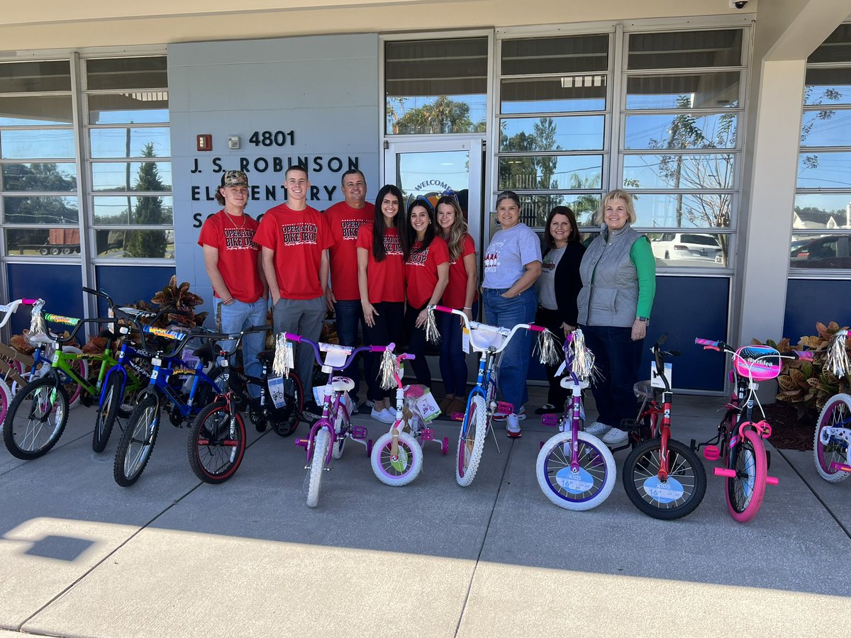 Thank you Durant High FFA and Alumni for the bike donations! Our school and families are grateful. You made Christmas special for some lucky Roadrunners! 🌲❄️☃️