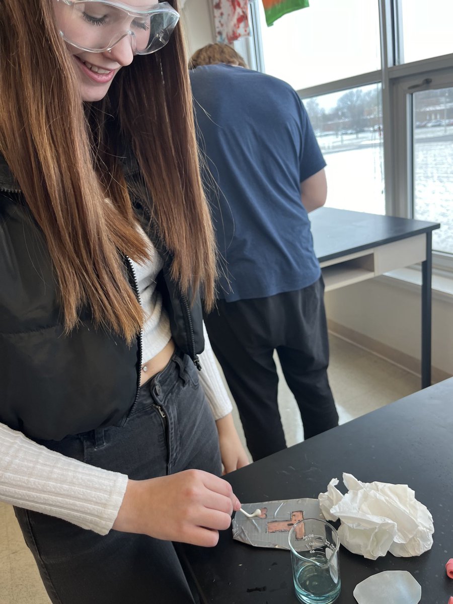 The second day of chemistry lab before break!! We made Galvanized Ornaments using oxidation reduction! <a href="/LakewoodLSD_HS/">Lakewood High School</a> ⁦<a href="/lakewoodlocalsd/">Lakewood Local Schools</a>⁩