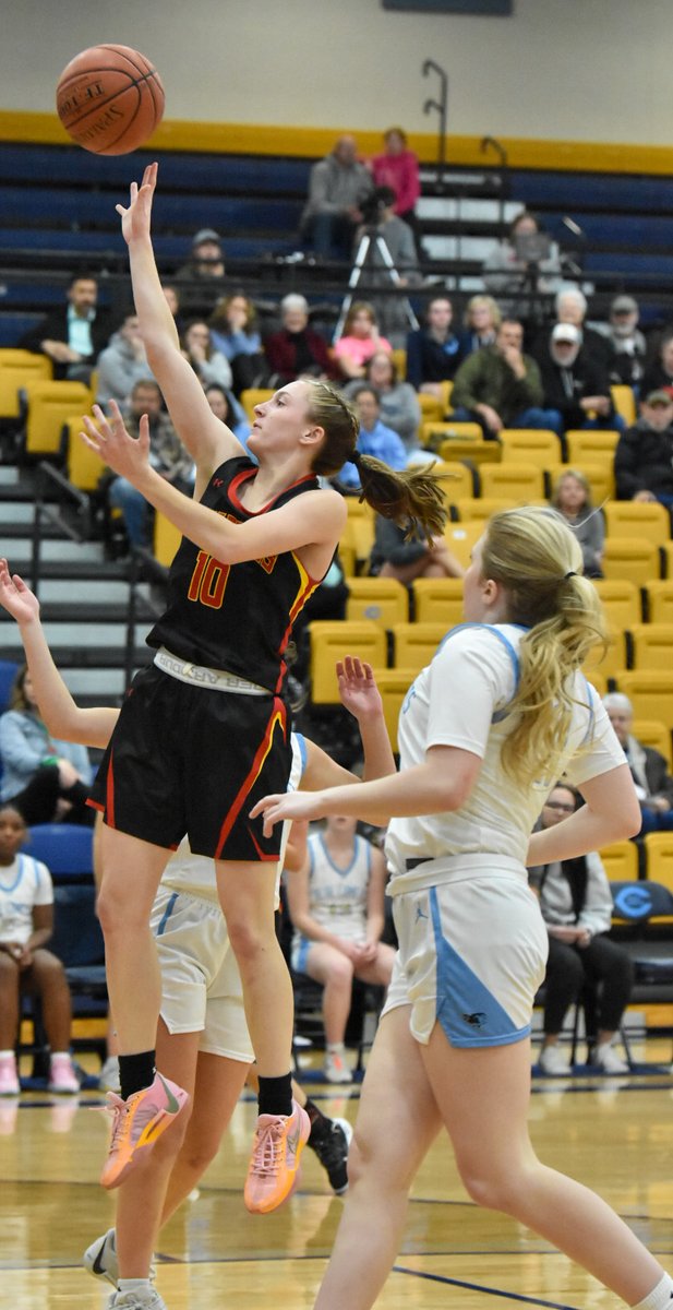 SeanEFrye's tweet image. Chanute quiets upstart Labette County in the girls game, 42-39.

Blue Comets deliver their most uplifting outing of the season while the Grizzlies get all of winter break to reflect on a momentum-killing loss.

📸 highlights: