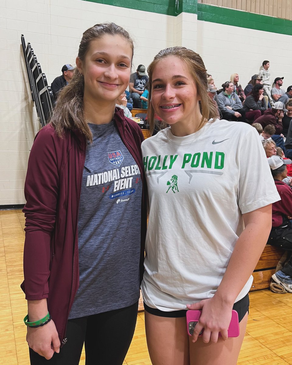 I absolutely loved getting to watch my softball sister, Maggs, play tonight! She did amazing and it was so great to see her! Love you Maggs!❤️ Go Broncos!!