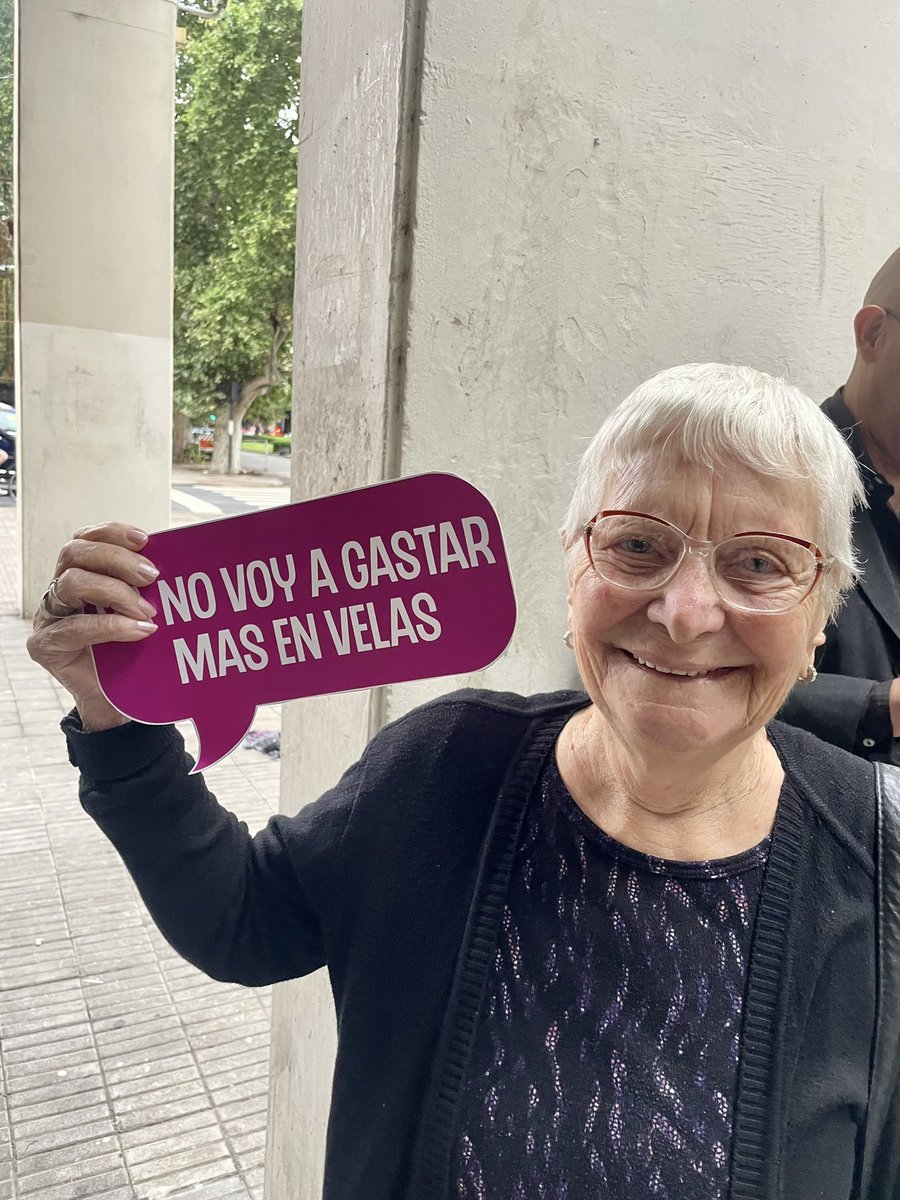 -Mi hermana se recibió 
-Mi abuela : 🤣