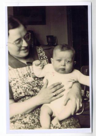 20 December 1941 | A Dutch Jewish boy, Leo Polak, was born in Amsterdam. In July 1942 he was deported to #Auschwitz and murdered in a gas chamber with his mother Sonja after the selection.