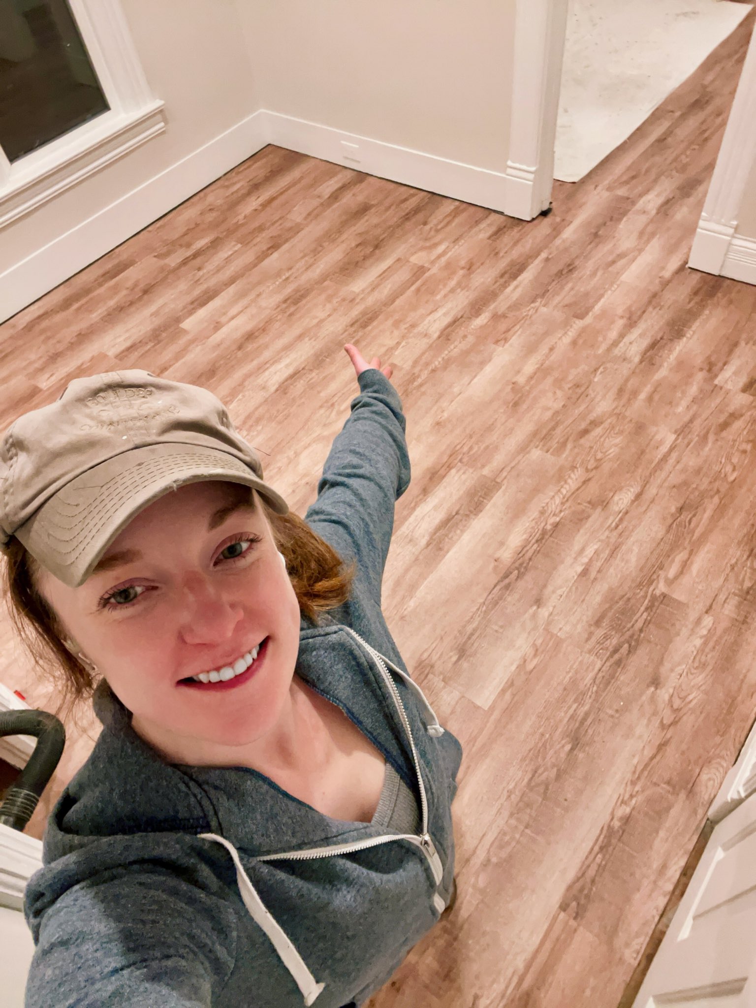 That’s a wrap!* *on literally just the floor, I still have so much left to do. https://t.co/gbeK2xn2t2