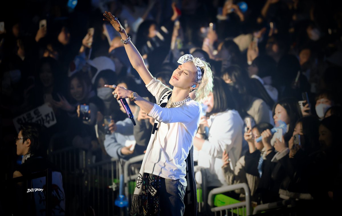 It's hurting me to see how this star, who used to light up the whole world brightly, is gradually losing its shine, and I can't do anything to help but cry. Please, don't take this star away from us. 💔

#PROTECT_HYUNSUK 
#PROTECT_TREASURE
<a href="/ygent_official/">YG FAMILY</a>
