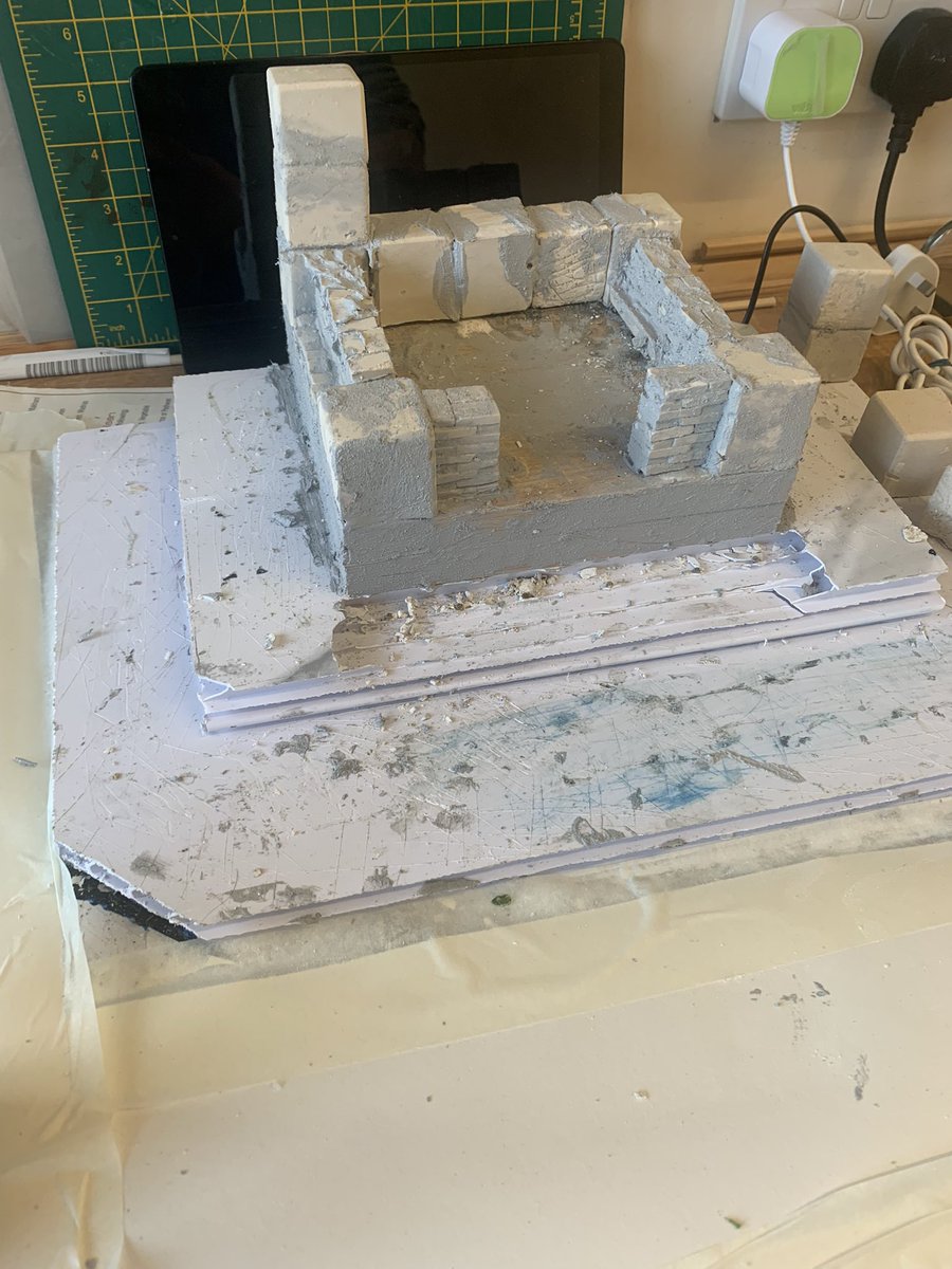 SeaGlassV2's tweet photo. Model Castle Build
Step 2 :
Central keep, corners and foundation stones cast with dental plaster
#d&d #model #modelcastle https://t.co/pjUQdSEYgr