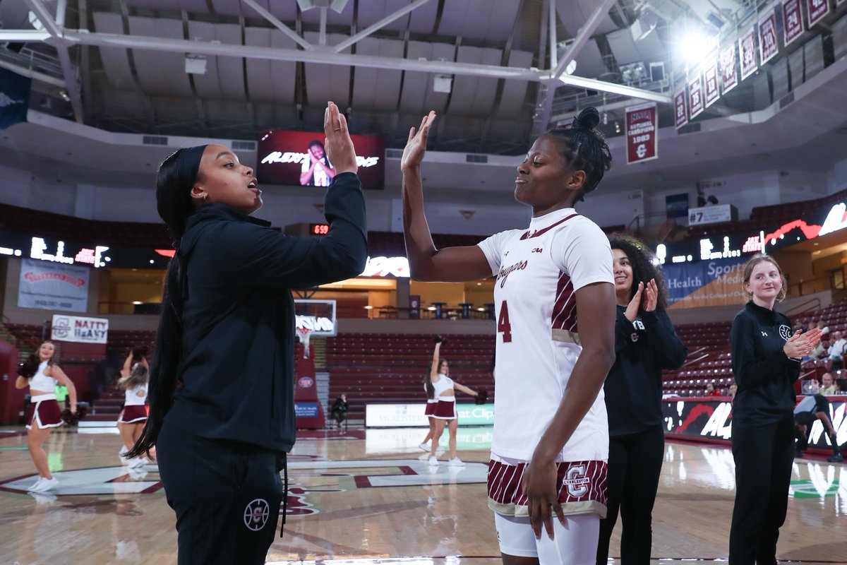 Have yourself a night, Lex!

⭐️Career high points (32)
⭐️Career high field goals made (10)
⭐️Career high three-pointers (9)

#TheCollege 🌴🏀