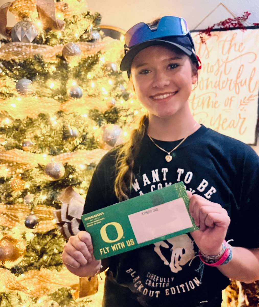 Thank you so much for the holiday mail Coach @MelyssaLombardi! And more importantly, Happy Birthday! 🎉 Wishing @OregonSB a very Merry Christmas! 🎄🎁