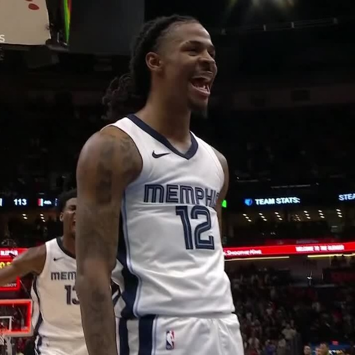 NBAdoPovo's tweet image. 25 JOGOS DE SUSPENSÃO

VOLTA

34 PONTOS

METE O GAME WINNER NO ESTOURO DO RELÓGIO 

ISSO É JA MORANT

O CEO DO ENTRETENIMENTO

QUEM NÃO GOSTA É MALUCO