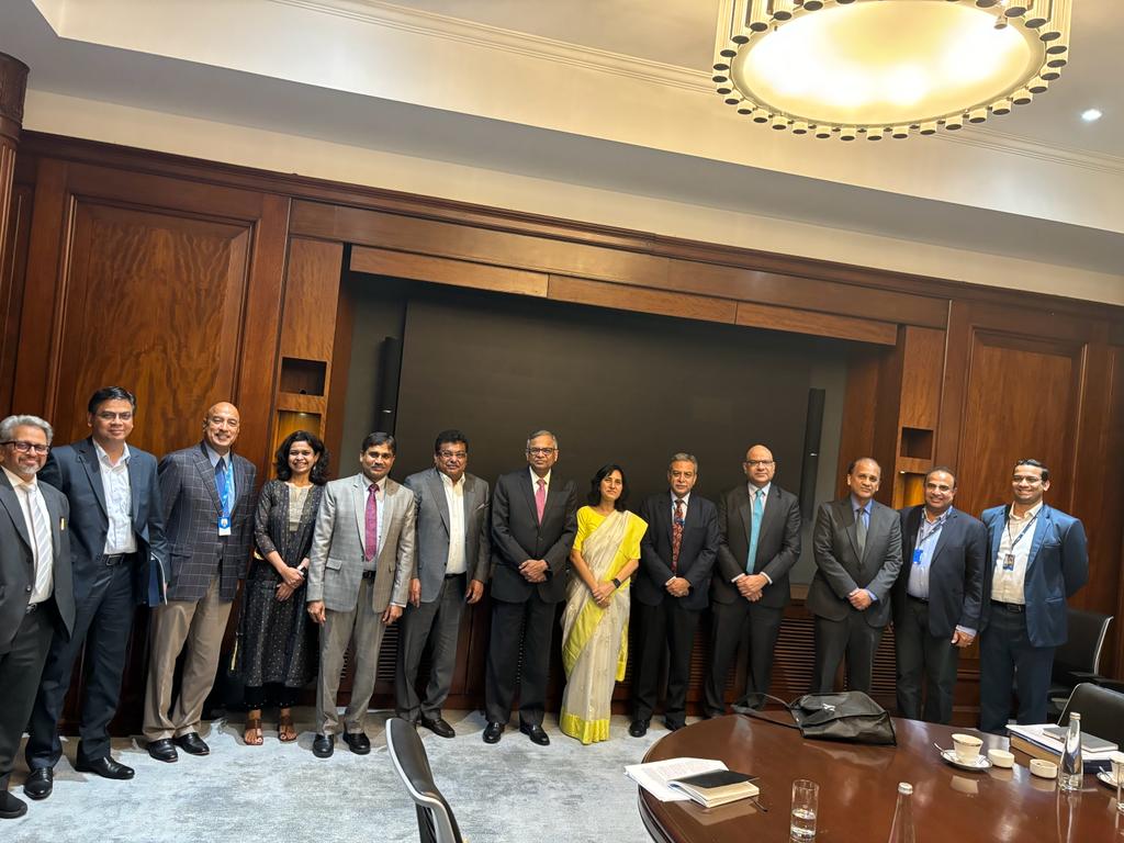 Joined Hon. Min. Shri @MBPatil for the series of meetings with top Industry Leaders from -Tata Sons (@TataCompanies), @jswsteel, RPG (@RPGEnterprises), and Mahindra (@MahindraRise). Put forward the policy and ecosystem benefits of #Karnataka for further investments in the state.