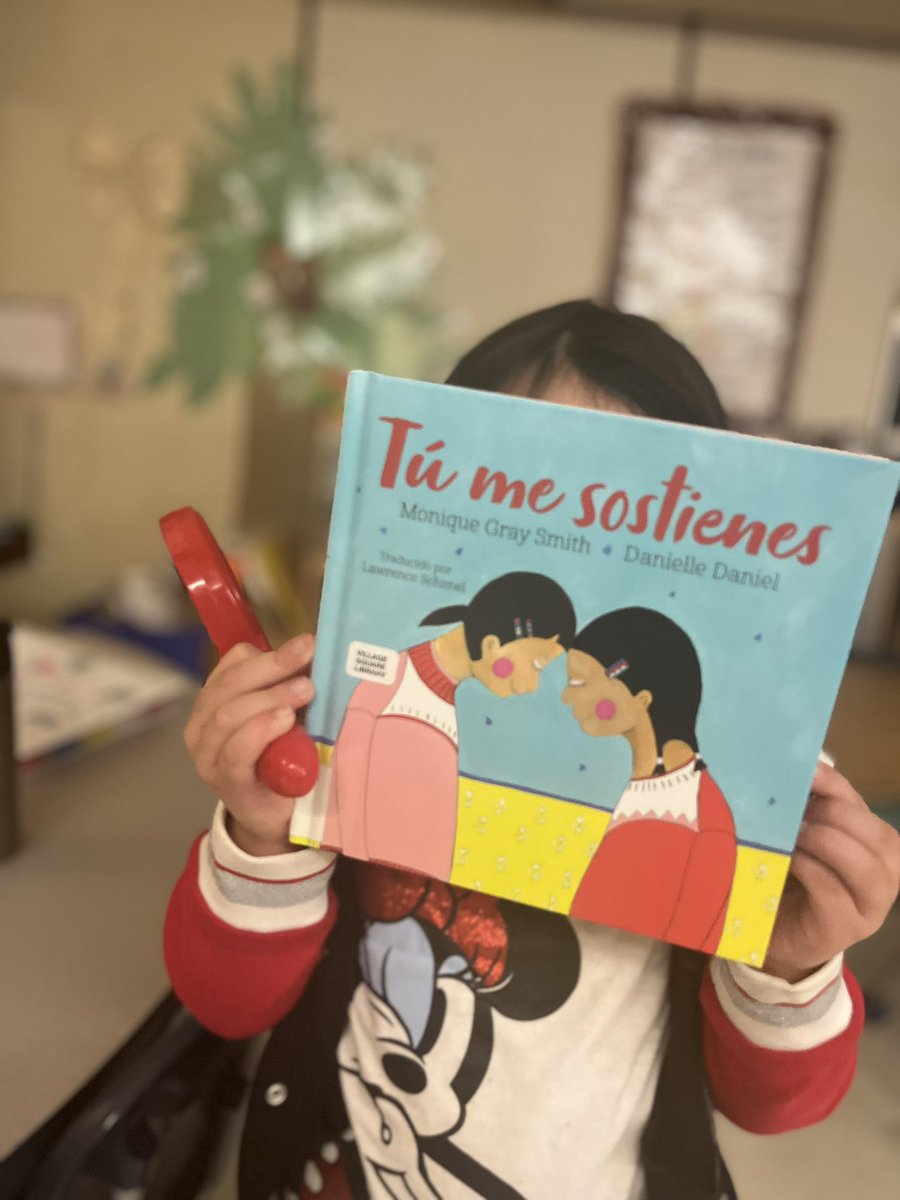 Thank you <a href="/calgarylibrary/">Calgary Public Library</a> for visiting us in Kindergarten! They even left us some books to dive into- so we looked closely with magnifying glasses 🔎 ss LOVED seeing all the different languages: “I speak Arabic, this one is like me!!” ❤️ #HarknessHasHeart @DHSCariolato