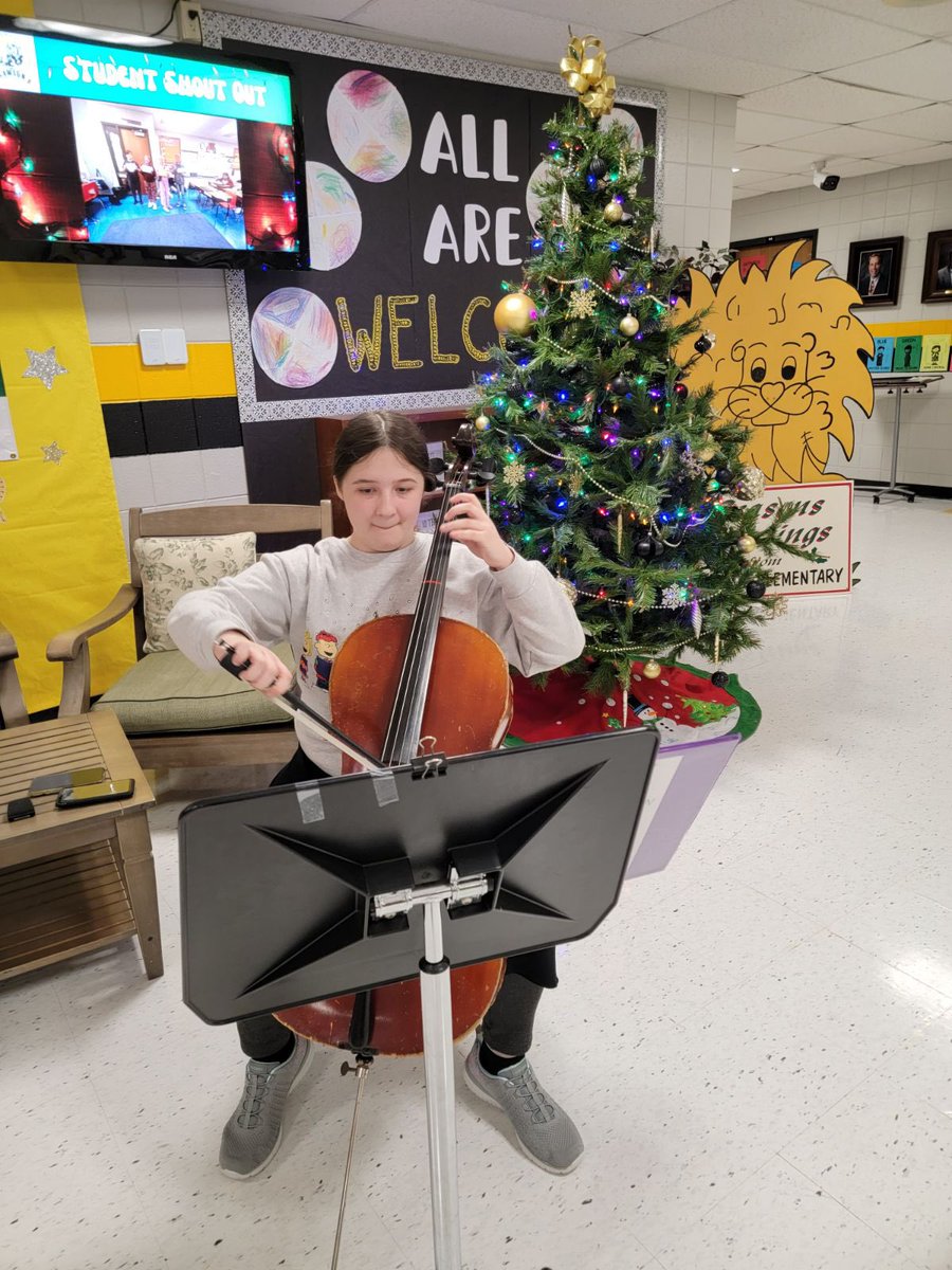 LawsonLions's tweet photo. Before the show cello performance by Daphne Starnes in the Lawson lobby to greet our students and families with holiday music! https://t.co/TNtdIOgU05