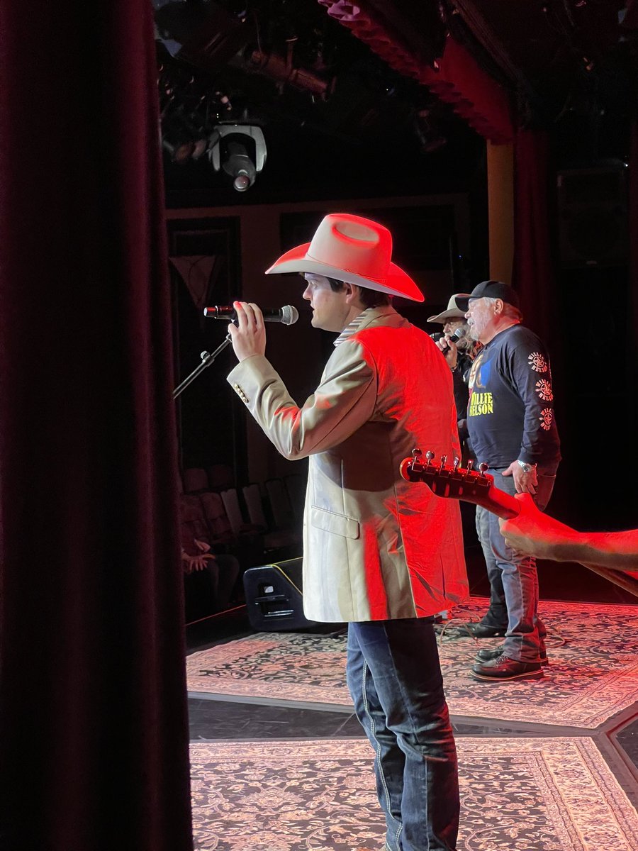 Case_Hardin's tweet photo. I know I’ve been MIA, but it was awesome to get to hang out with my family and play a little music at the @LasVegasNFR in Las Vegas! Even got to play with @raywylie and the guys! Until next year Vegas! 🎰🎲

#casehardin #texas #texascountry #texascountrymusic #countrymusic #country #singersongwriter #songwriter #singer #livemusic #dancehall #dancehallmusic #dance #honkytonk #honkytonkmusic #hyosilver #vexilbrand #cowboy #cowboymusic #rodeo #newmusic #beenthere