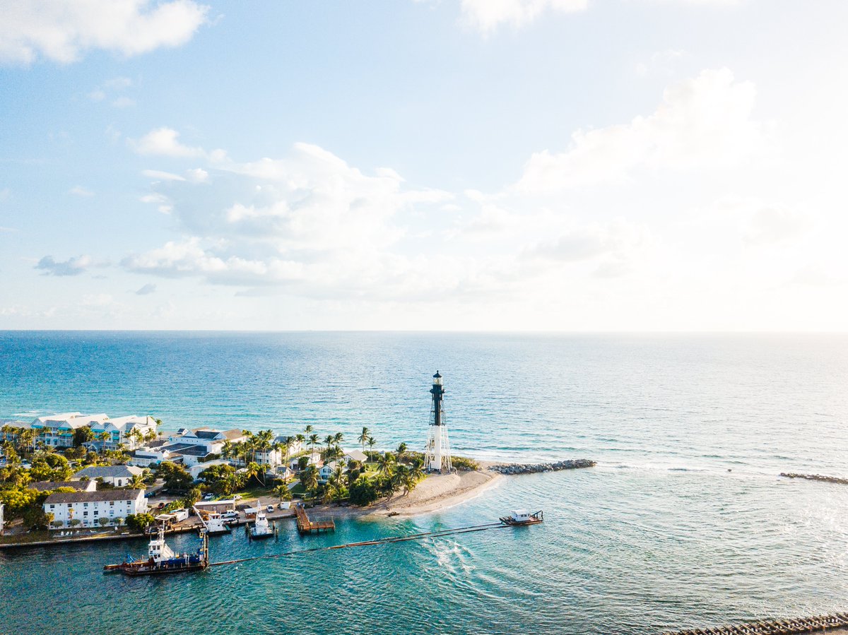 No better view than a lighthouse and the horizon. 💯

📍: Hillsboro Inlet

#VisitLauderdale #WinterTravel