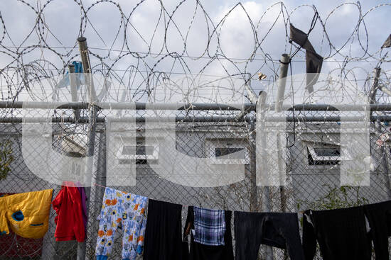 La UE tanca un "acord polític" per al nou Pacte sobre Migració i Asil després d'anys de negociacions. Les normes reforçen les fronteres, endureixen l'acollida de migrants i creen un sistema de solidaritat voluntària
bit.ly/3RRaUcL